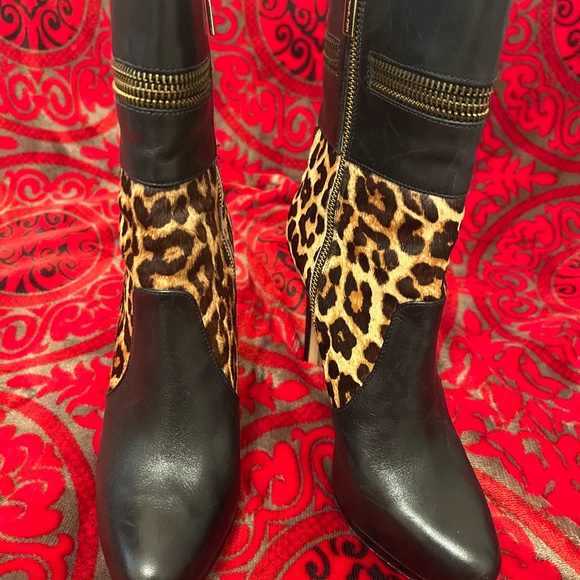 Micheal Kors Haya Bootie - Picture 5 of 5